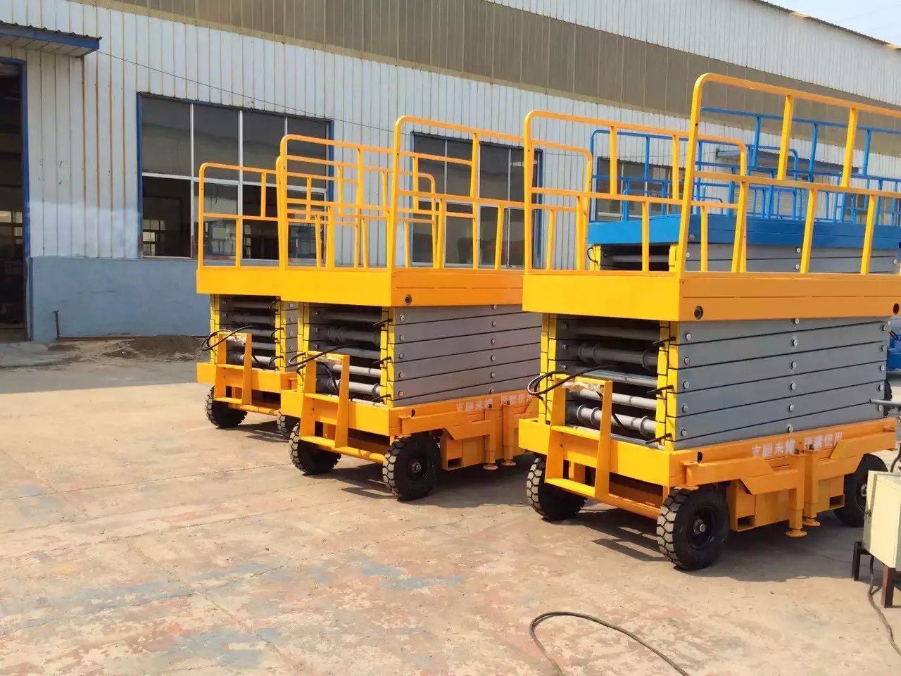 移動式升降機 電動液壓升降平臺 車載固定剪叉高空作業維修平臺車_液壓機械欄目_